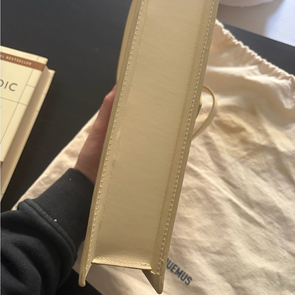 Jacquemus Cream Leather Crossbody Bag with Gold Logo - Picture 4 of 5